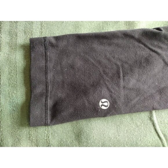 Lululemon Cropped Black leggings with Floral band. Size 4 - Picture 2 of 3